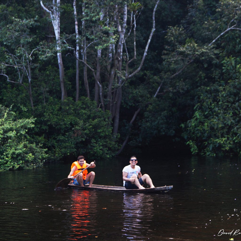pacaya-samiria-expeditions-paseo-en-canoa