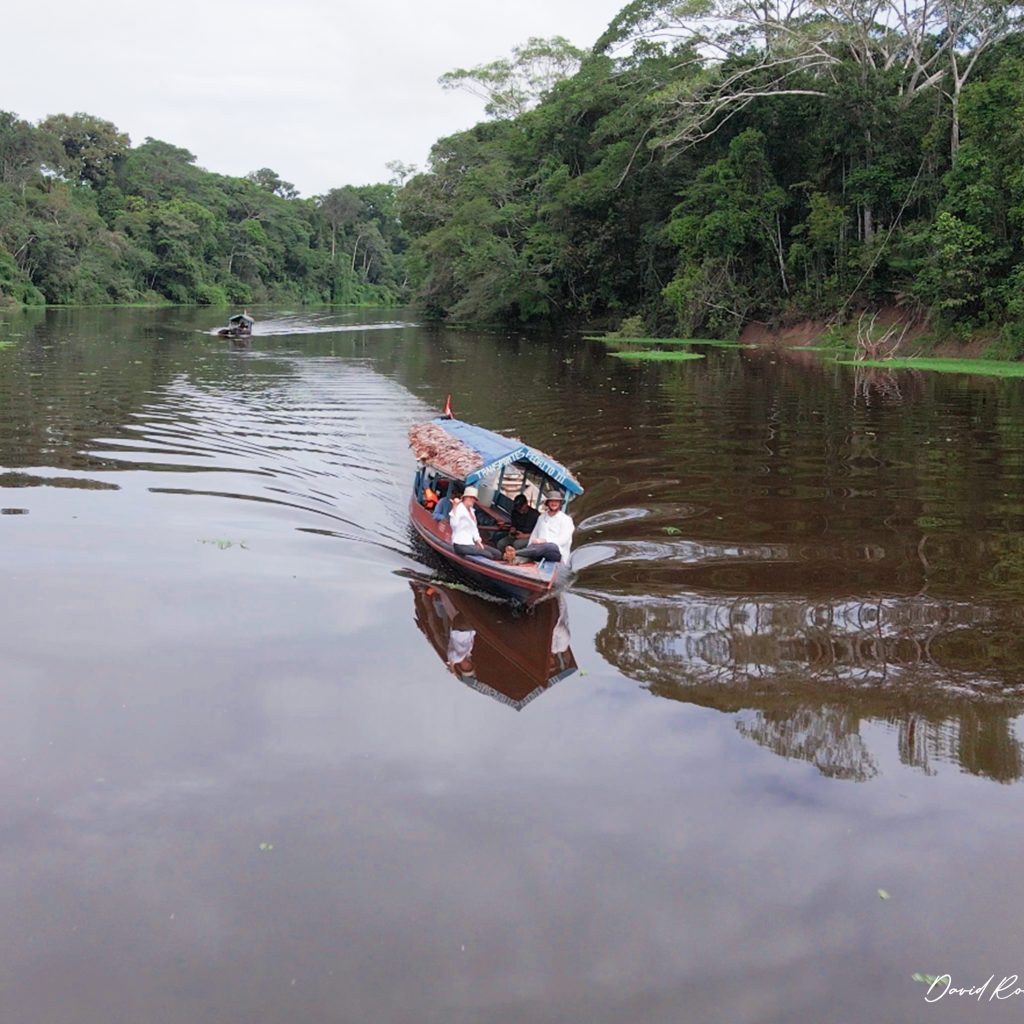pacaya-samiria-explorer-navegacion-en-bote